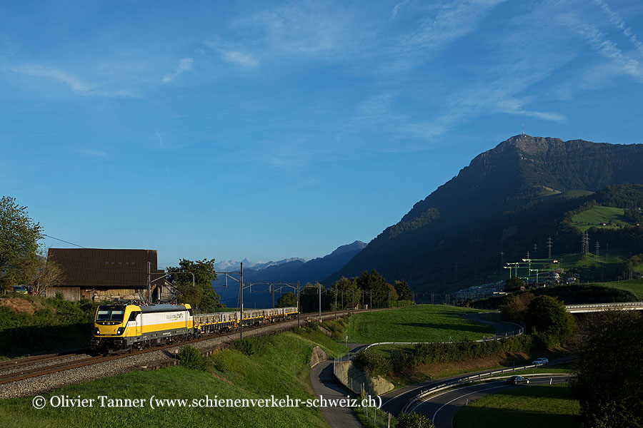 Rem 487 001 mit leeren Schotterwagen auf dem Weg in den Rangierbahnhof Limmattal