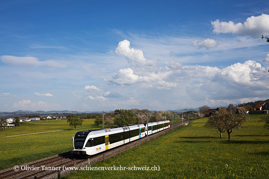 RABe 526 744 und RABe 526 773 als S1 St. Gallen – Wil SG