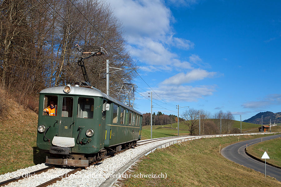Be 4/4 115 mit einem speziellen Stromabnehmer