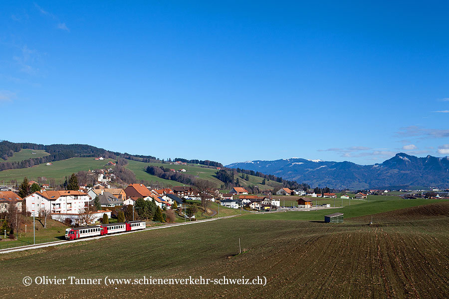 Regionalzug mit Be 4/4 152 auf dem Weg nach Châtel-St-Denis – Palézieux