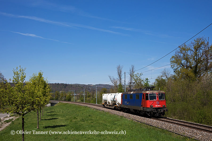 Re 421 374 auf dem Weg nach Rekingen