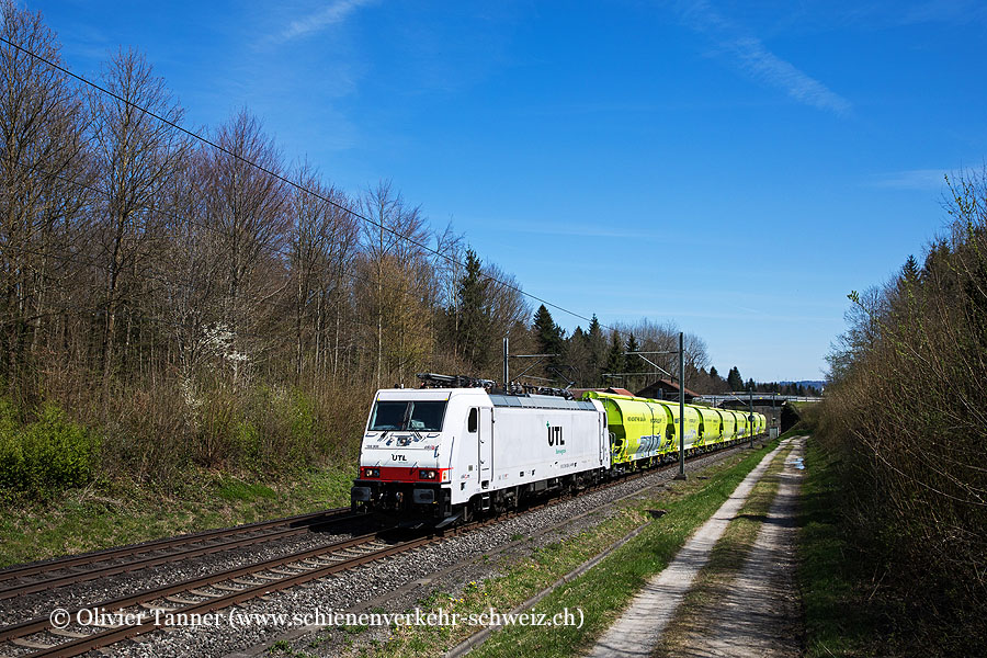 Br 186 908 mit einem Getreidezug