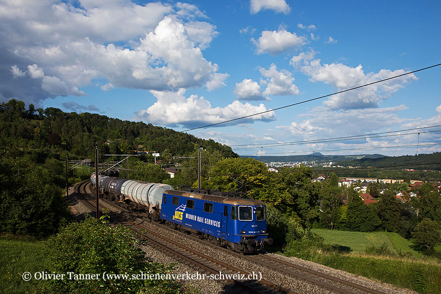 Re 421 373 mit einem Oelzug nach Birsfelden Hafen