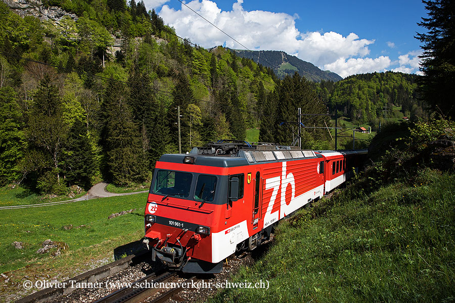 HGe 101 961 mit IR Luzern – Interlaken Ost