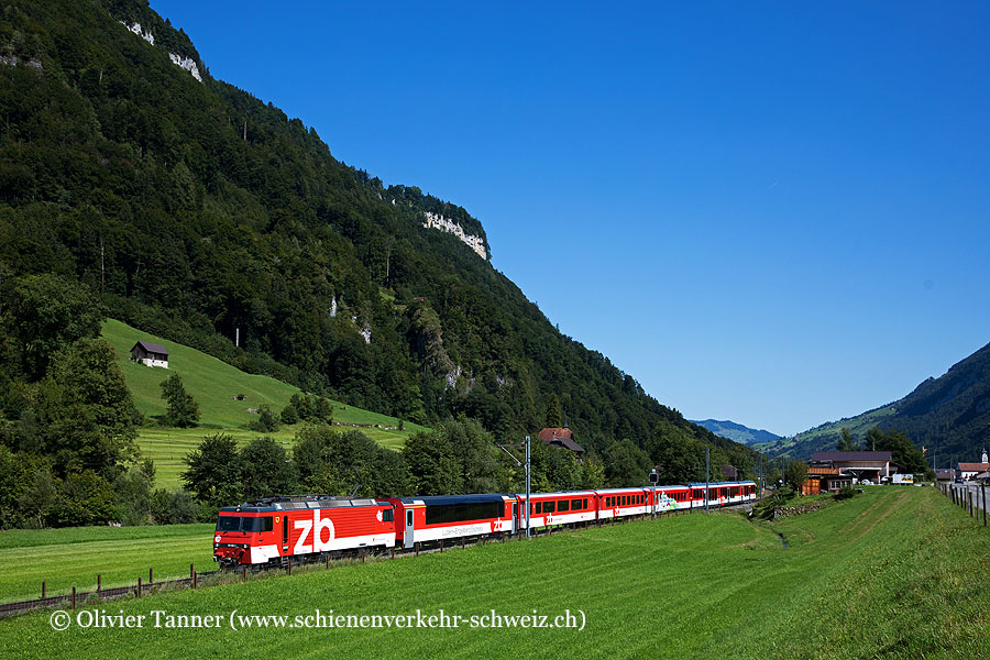 HGe 101 961 mit IR Luzern – Engelberg